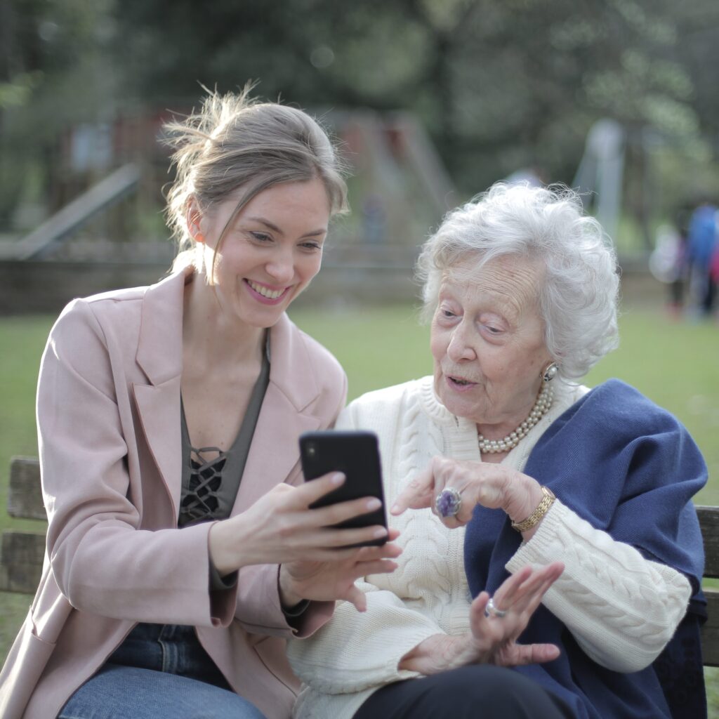 Jeune fille avec grand mère
